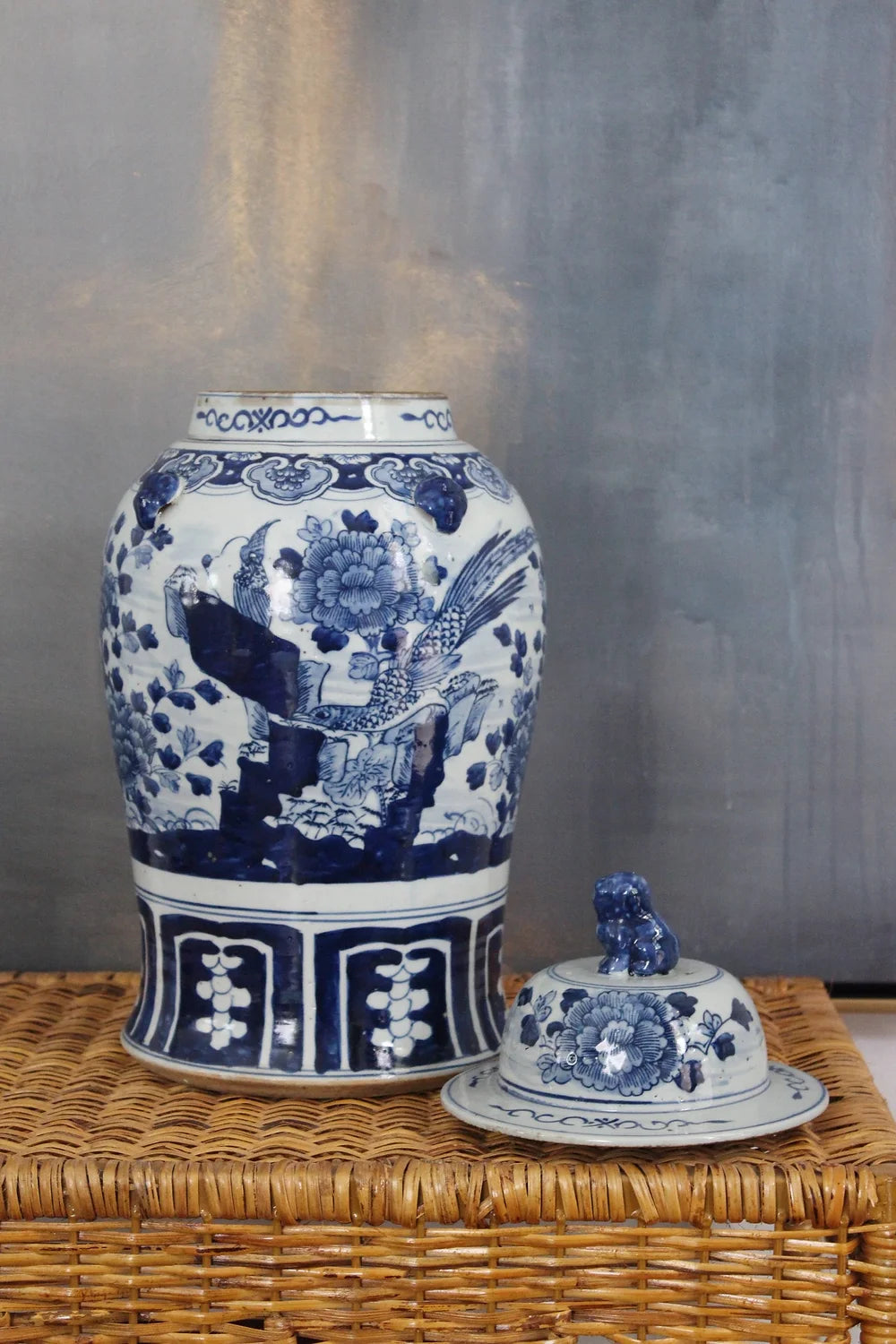 blue and white large ginger large with foo dog lid