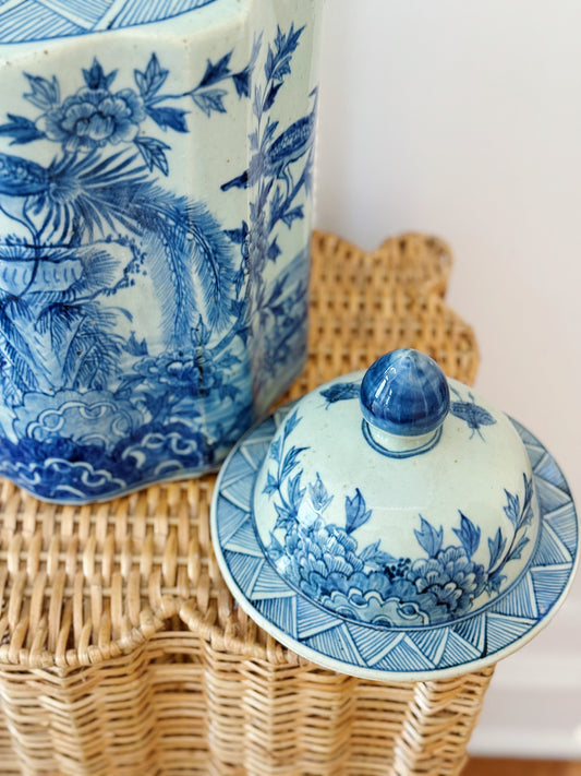 Blue and white large tea jar with bird design