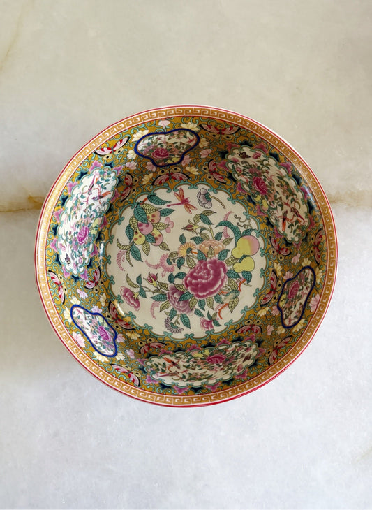 Top view of the rose medallion porcelain bowl