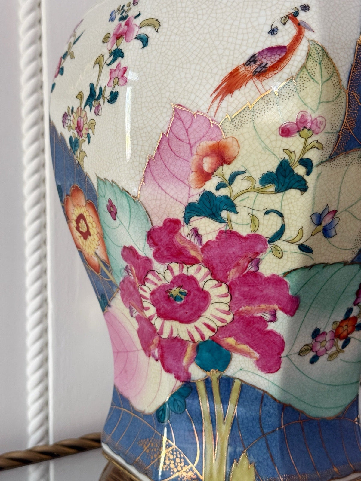 Close-up of the floral and bird detail on the tobacco leaf temple jar