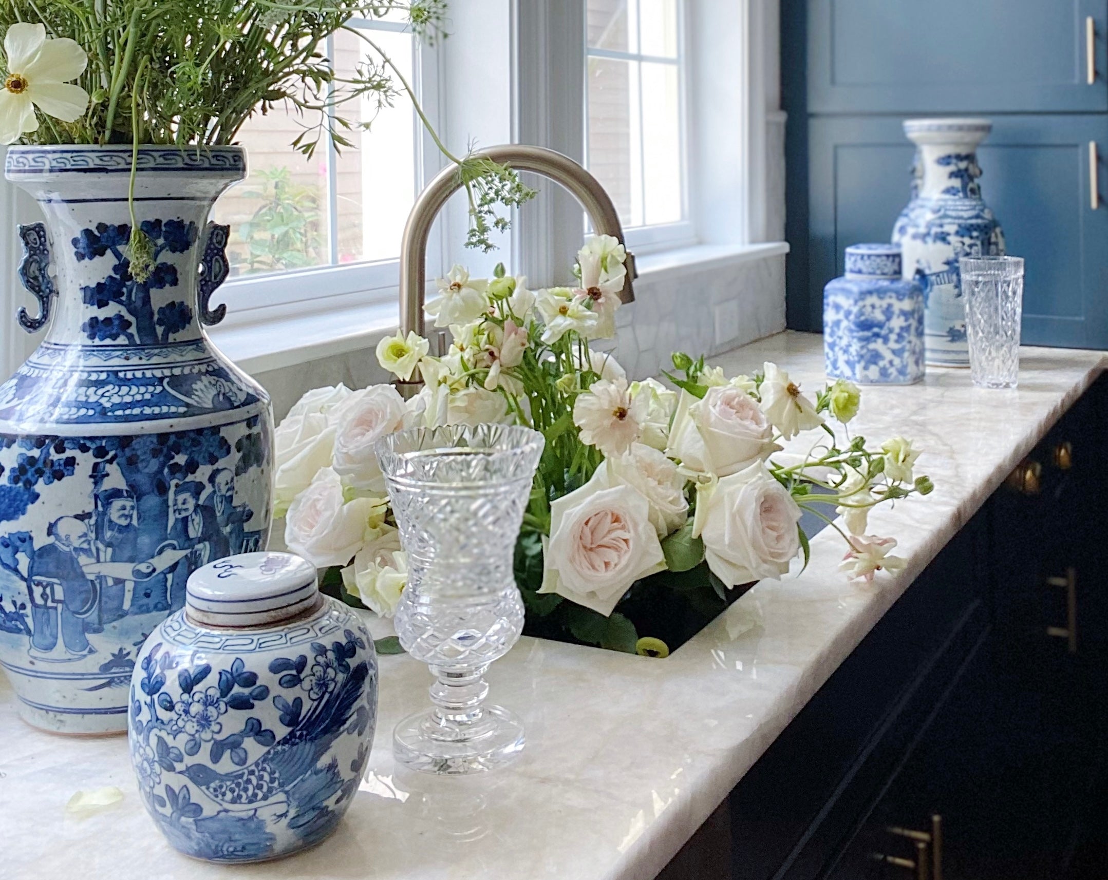 blue and white vases, chinoiserie, vintage crystal vases, fresh flowers, vintage home decor, House of Modern Vintage, New Orleans, 
