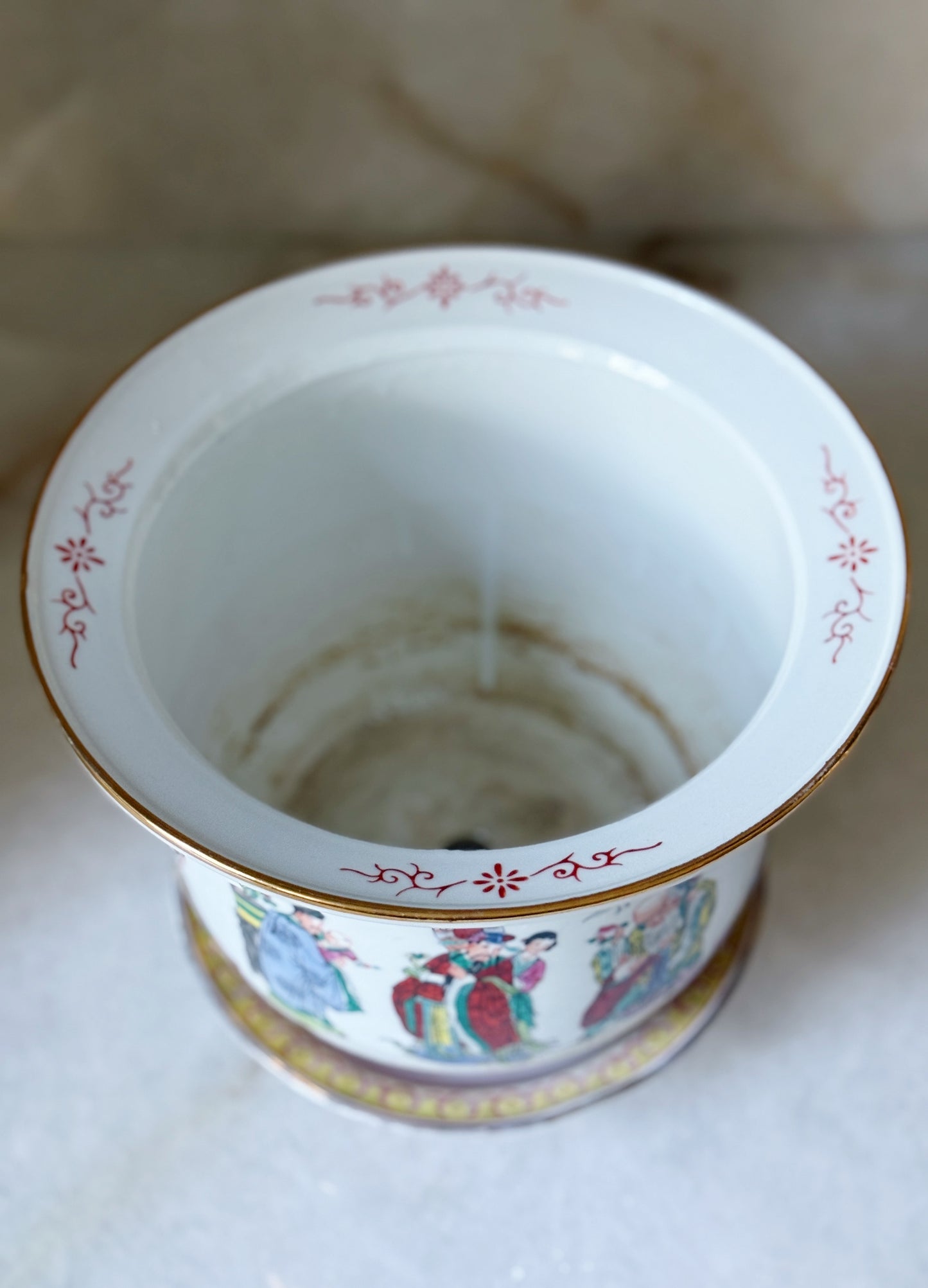 vintage famille rose planter with mille fleur design