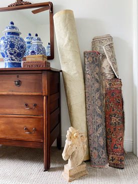 house of modern vintage, vintage rugs, blue and white chinoiserie ginger jars, New Orleans home decor