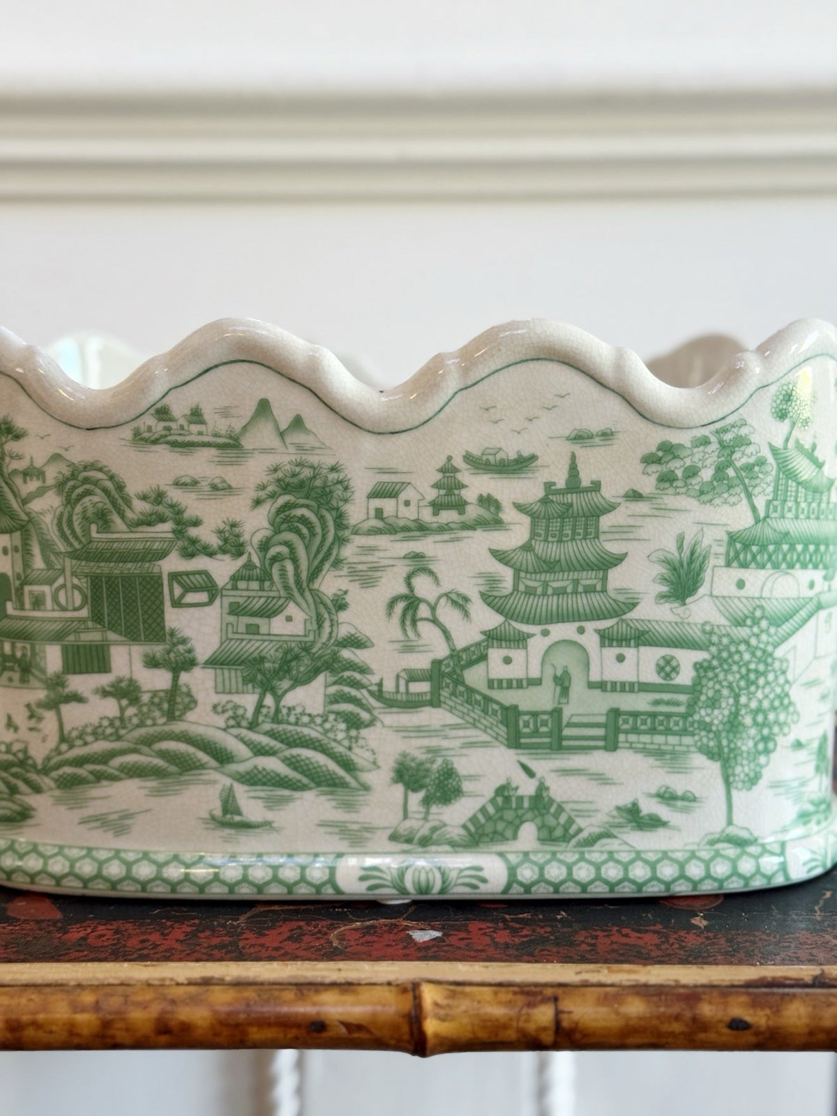 Close-up of the green willow pattern on the porcelain planter
