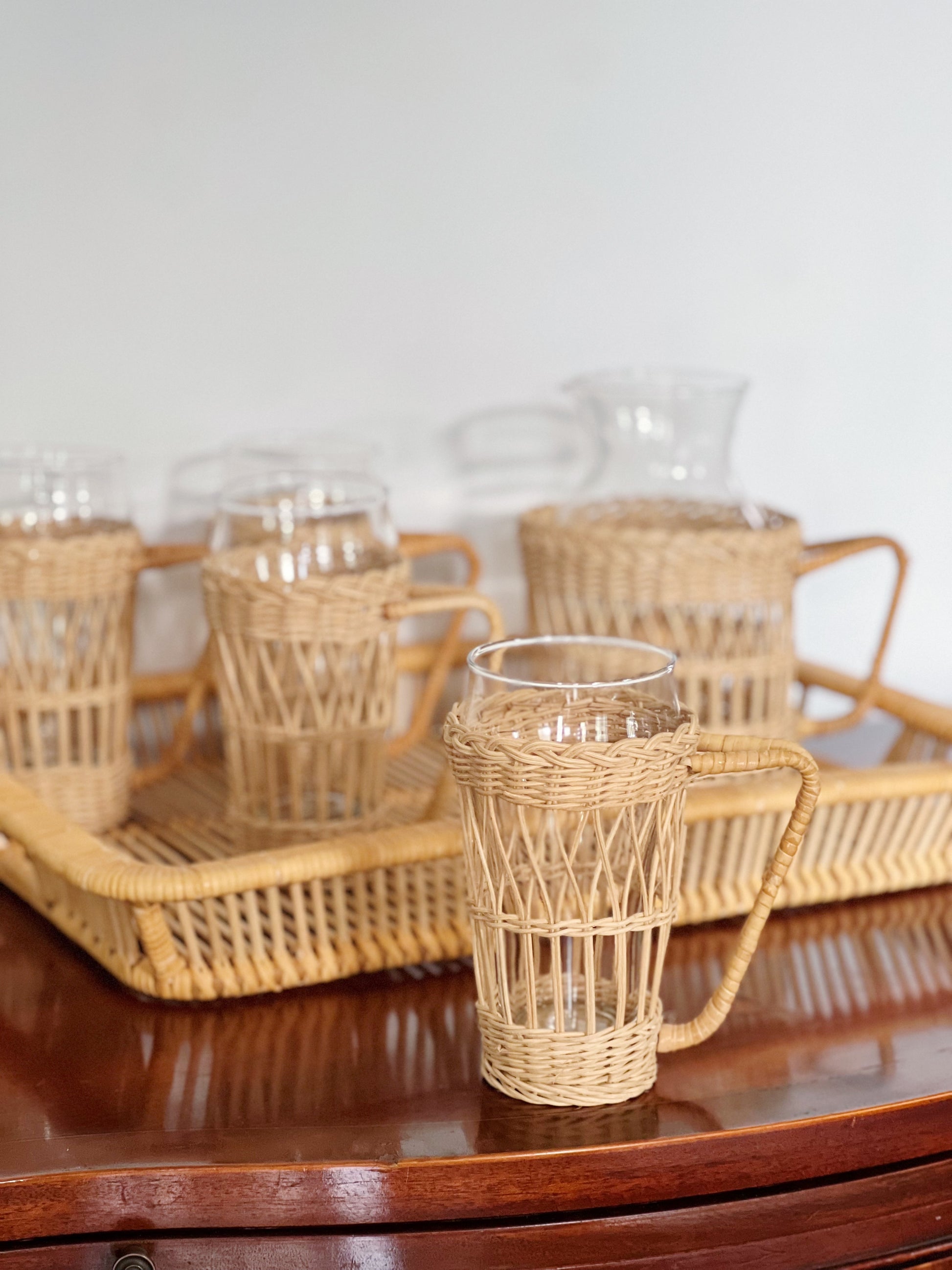 wicker iced tea set and wicker tray
