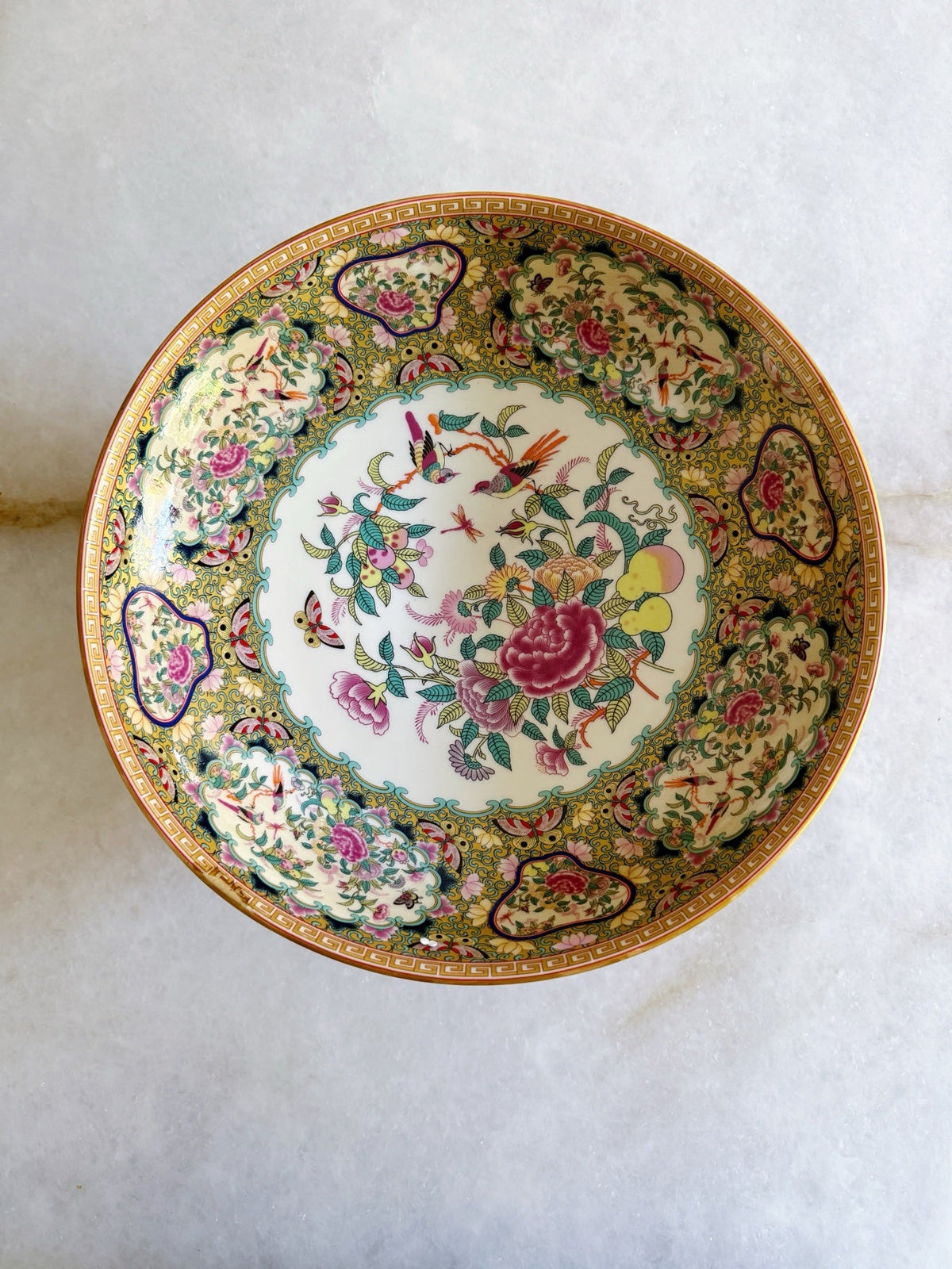 Top view of the rose medallion porcelain pedestal bowl