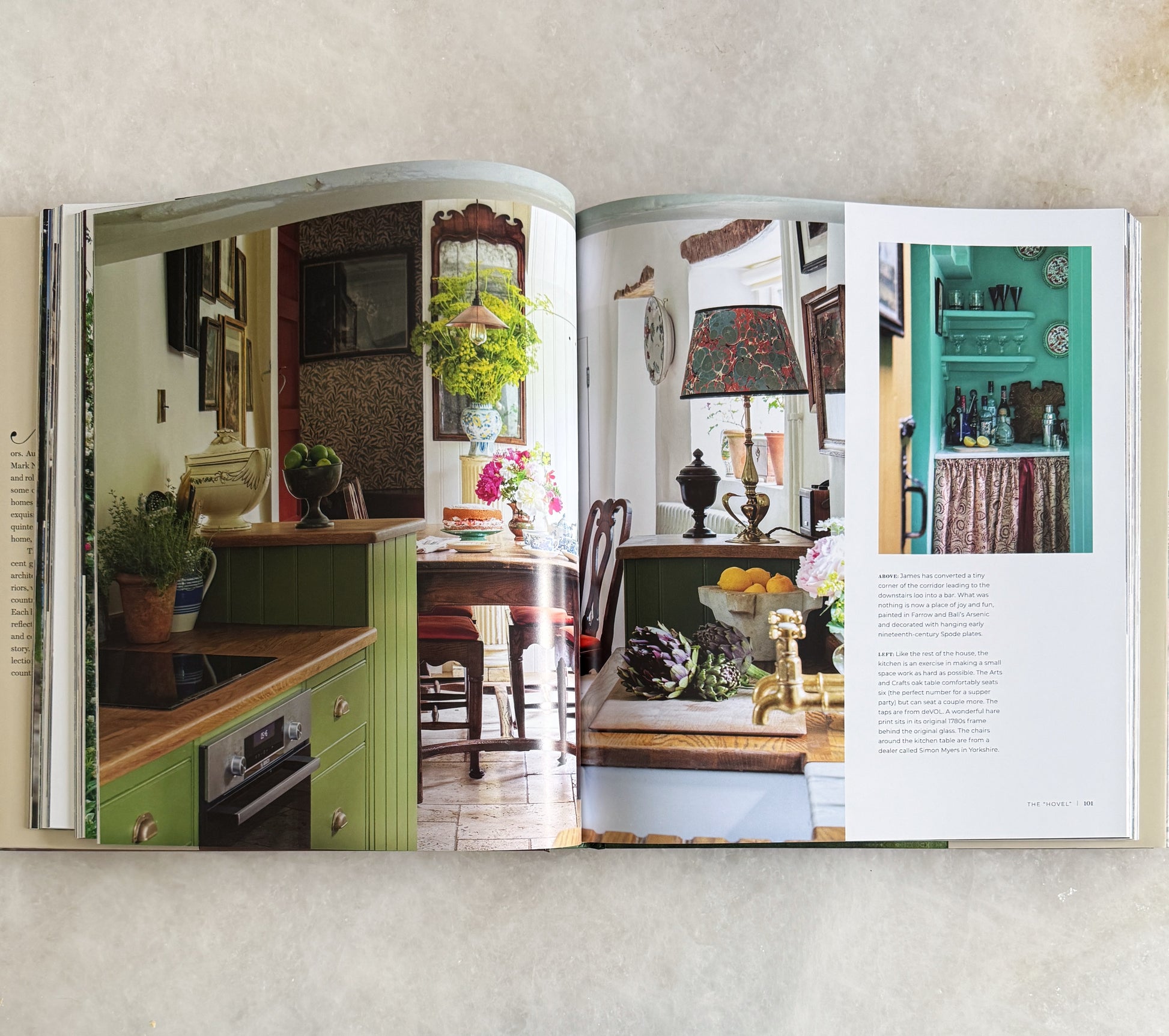 At Home in the Cotswolds: Secrets of English Country House Style