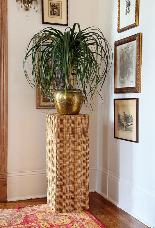 Handwoven Scalloped Wicker Pedestal – Honey Natural