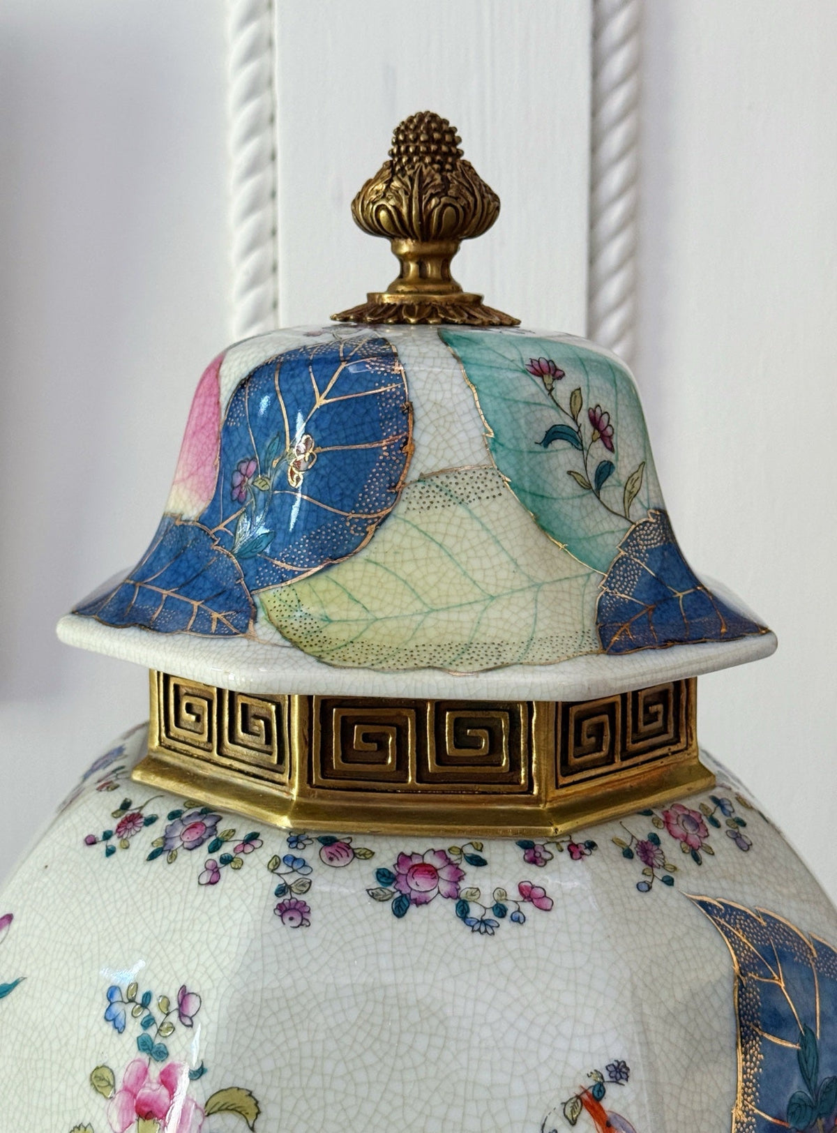Close-up of the lid with bronze finial on the tobacco leaf temple jar