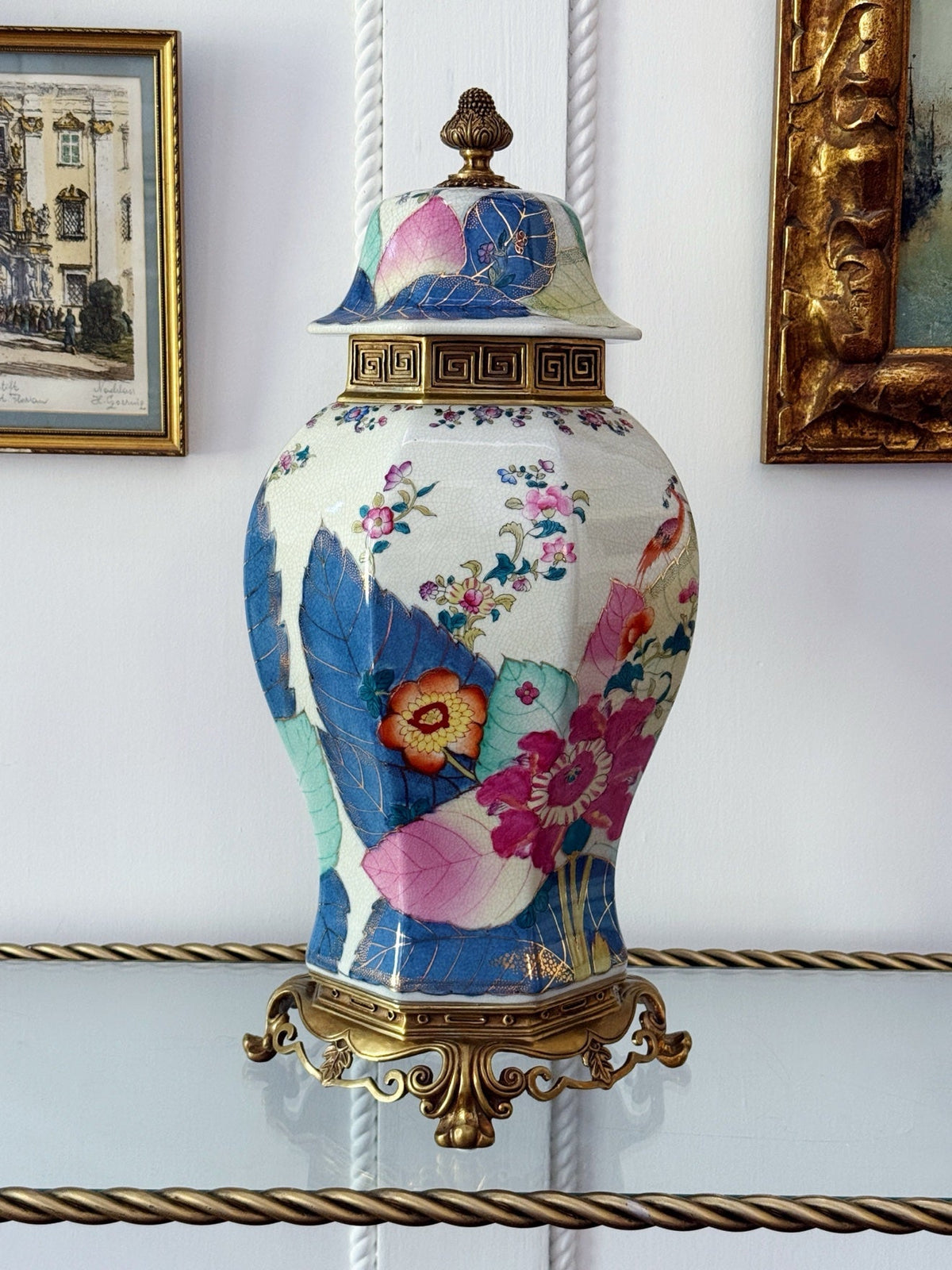 Side view of the tobacco leaf temple jar showing the leaf pattern