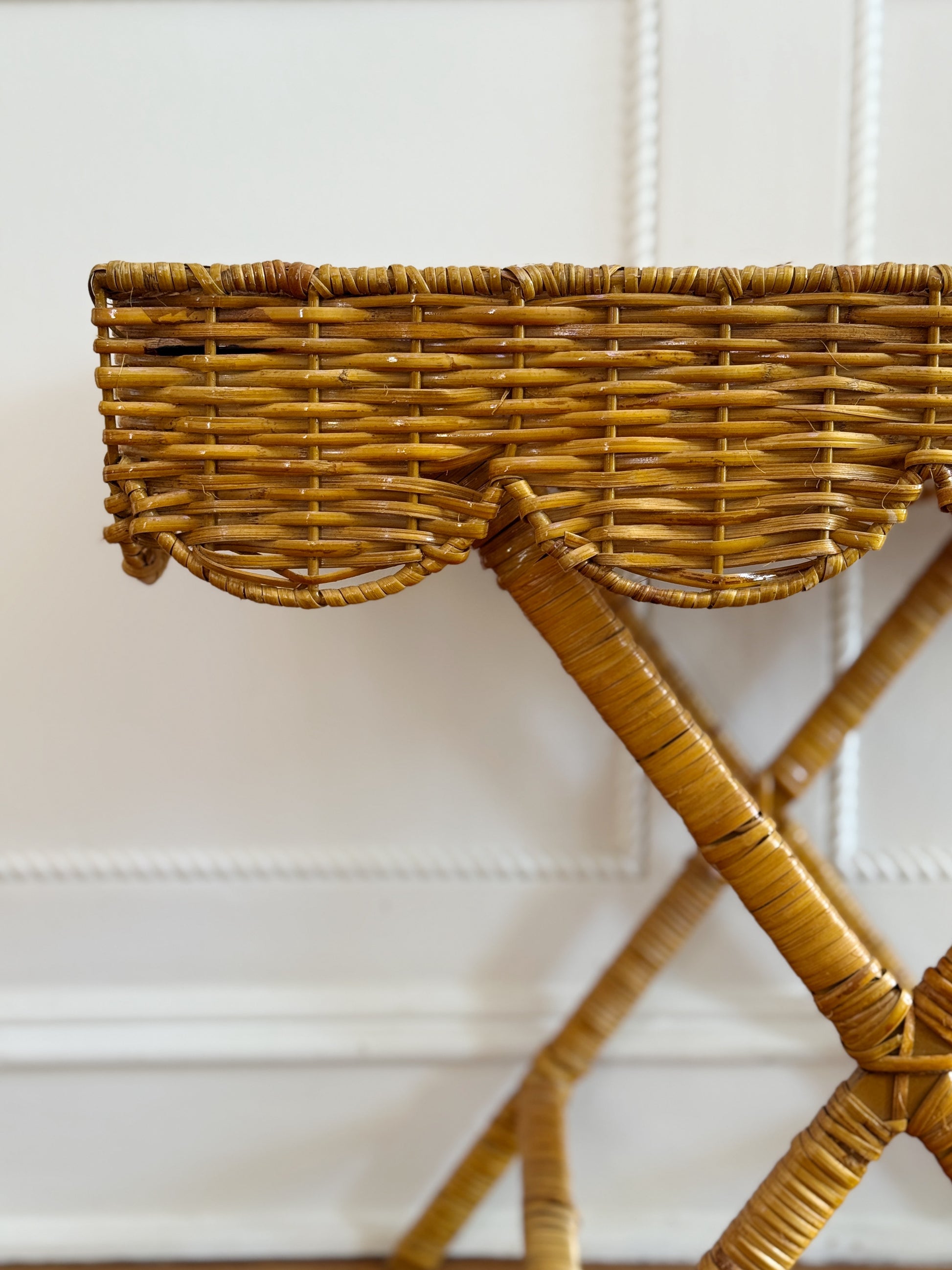 Woven Rattan Wicker Accent Table with Scalloped Edge