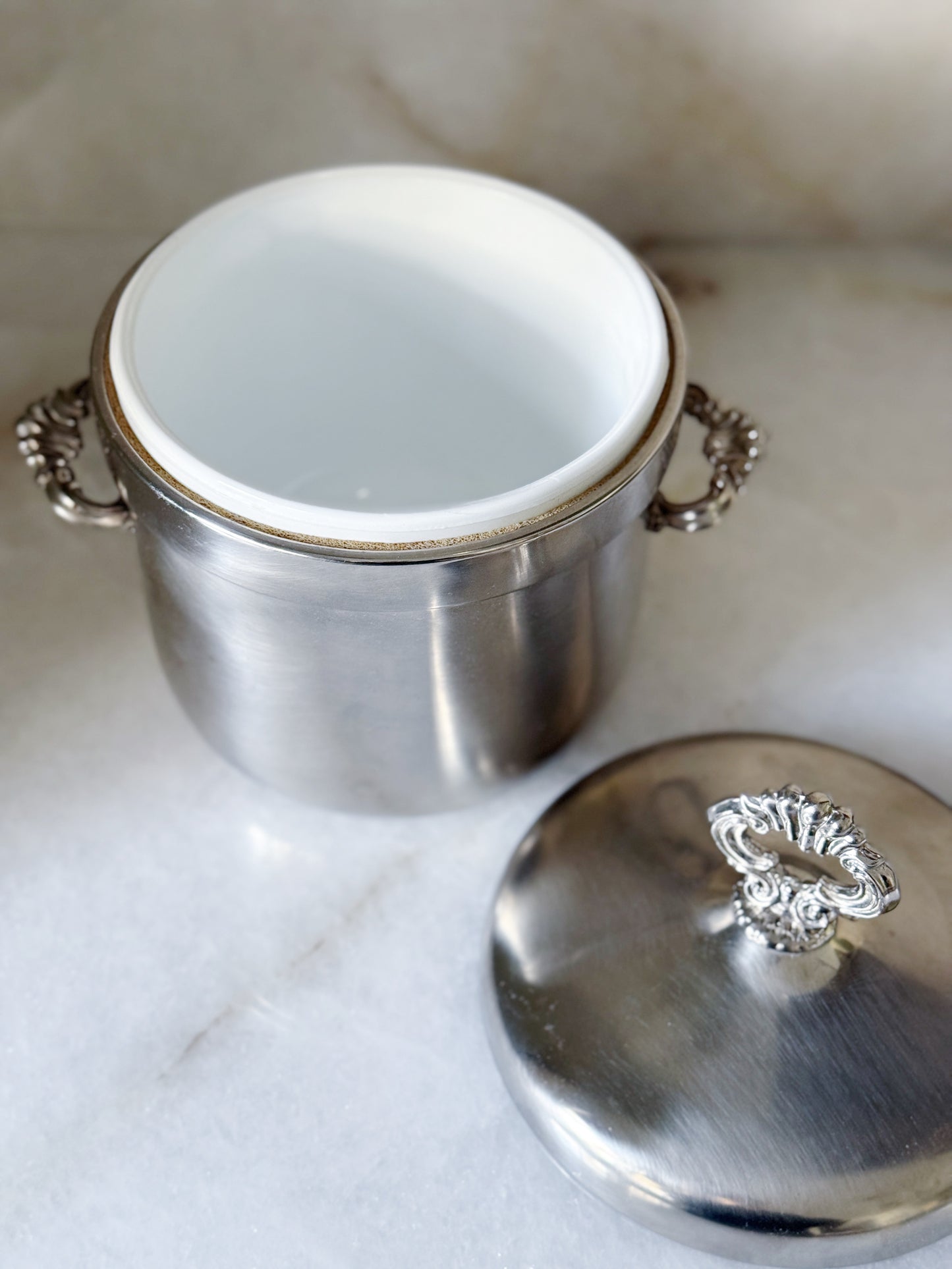 Vintage Lidded Ice Bucket with White Liner | Classic Barware