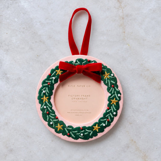 Christmas wreath embroidered picture frame ornament
